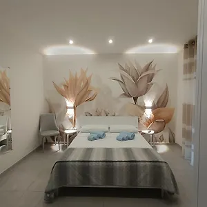 https://villa-laura-holiday-house.emilia-romagnahotels.net